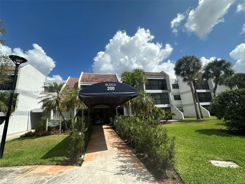 apt-111-200 Lakeview Dr, Weston, FL, 33326-1010 | Card Image