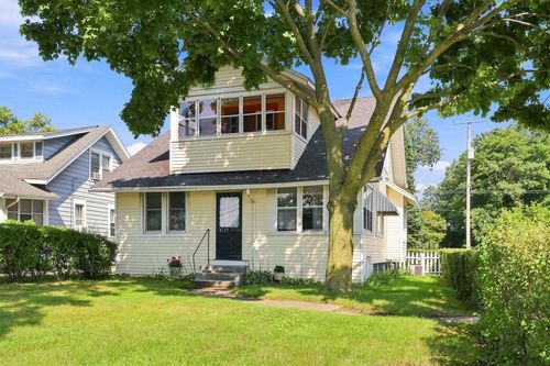 8123 Sheridan Road, Kenosha, WI, 53143 | Card Image