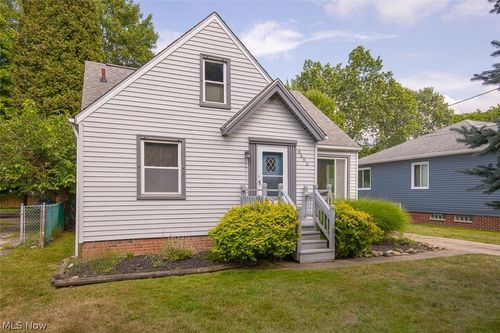 6453 W 130th St, Parma Heights, OH, 44130-2808 | Card Image