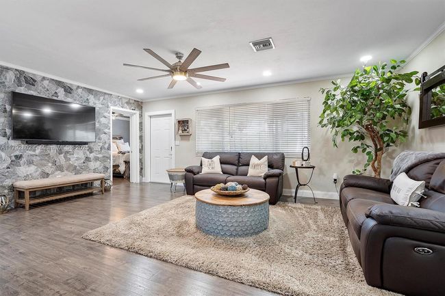 8420 Taft St, House other with 3 bedrooms, 1 bathrooms and null parking in Pembroke Pines FL | Image 4