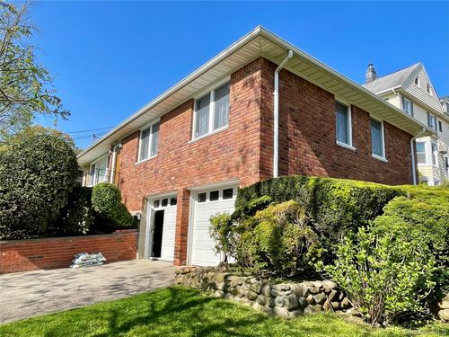 3905 Douglaston Pkwy, Little Neck, NY, 11363-1541 | Card Image