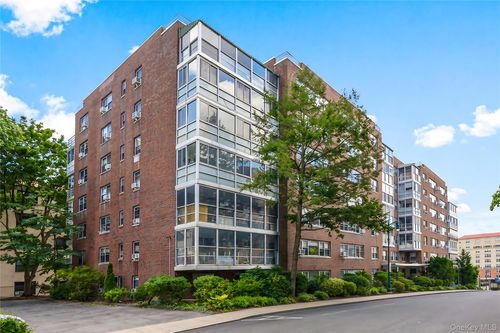 3e-2 Washington Sq, Larchmont, NY, 10538-2016 | Card Image