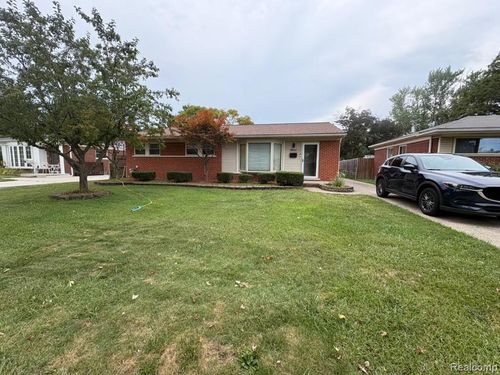 8863 Birkhill Dr, Sterling Heights, MI, 48314-2506 | Card Image