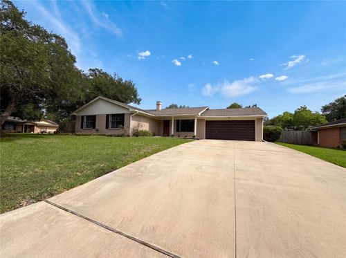 1001 Windy Dr, Brenham, TX, 77833-4751 | Card Image