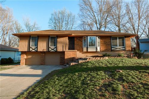 504 Ne Johnston Dr, Blue Springs, MO, 64014-1746 | Card Image