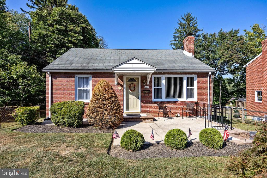 Hilltop Rd, Newtown Square, PA 19073