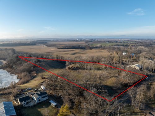 207 Lange Rd, Genoa City, WI, 53128-1930 | Card Image