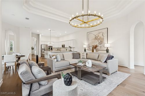 677 5th Ave N, NAPLES, FL, 34102-5501 | Card Image