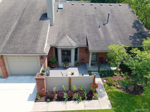 7108 Green Farm Rd, West Bloomfield, MI, 48322-2823 | Card Image