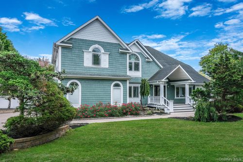 6 Robert Ct, Center Moriches, NY, 11934-2712 | Card Image