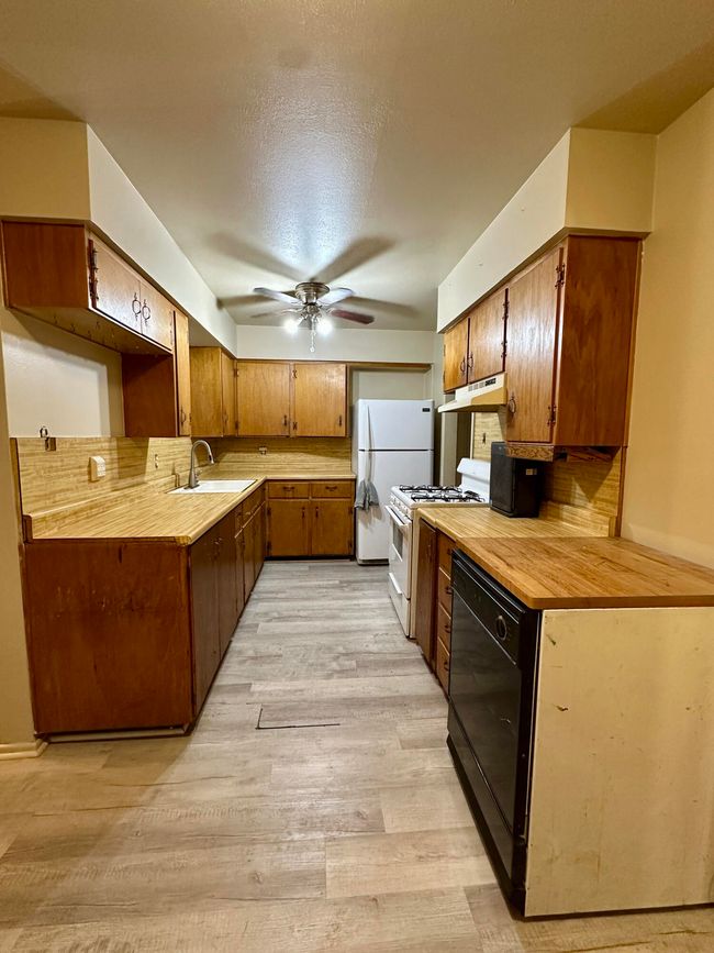 740 S 11 Th St, House other with 4 bedrooms, 2 bathrooms and null parking in Slaton TX | Image 10