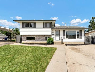 28 Cairney Cres Se, House detached with 4 bedrooms, 2 bathrooms and 4 parking in Medicine Hat AB | Image 1