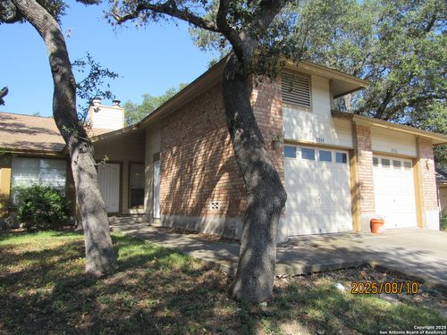 8936 Hambledon Dr, San Antonio, TX, 78250-5013 | Card Image