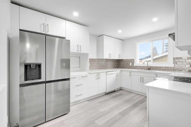 3248 Dovercliffe Rd Se, House other with 5 bedrooms, 2 bathrooms and 2 parking in Calgary AB | Image 8