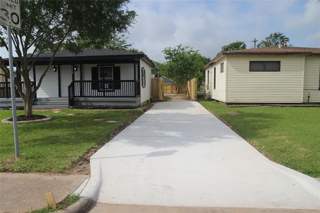Freshly poured driveway. | Image 4