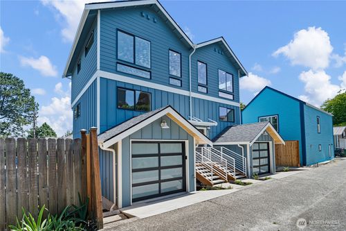 8043 B 19th Ave Ne, Seattle, WA, 98115 | Card Image