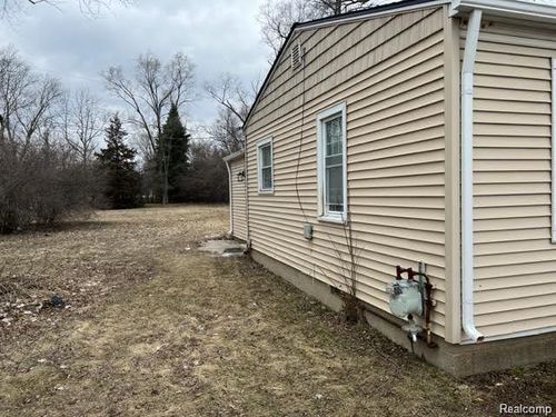 40440 Five Mile Rd, Plymouth, MI, 48170-2783 | Card Image