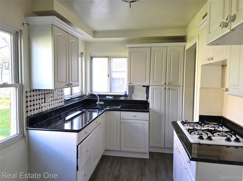 7290 Littlefield Blvd, Dearborn, MI, 48126-1634 | Card Image