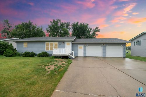 411 N Douglas St Street, Howard, SD, 57349 | Card Image
