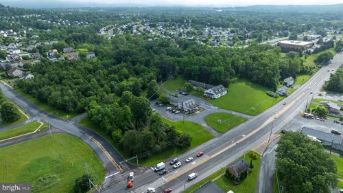 861 Ben Franklin Hwy W, DOUGLASSVILLE, PA, 19518-1018 | Card Image