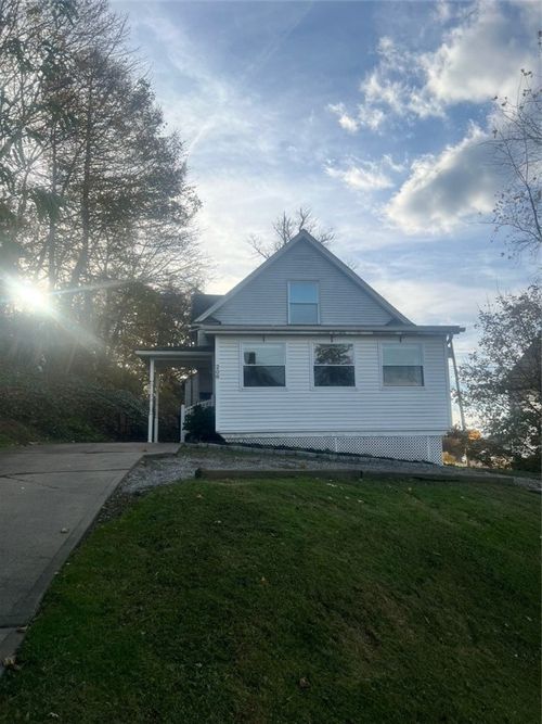 208 Morton Ave, Butler, PA, 16001-6331 | Card Image