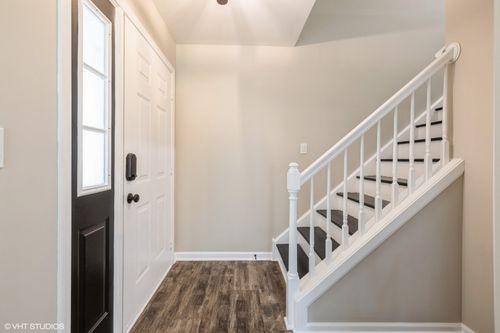 6 W Acorn Ln, Lake In The Hills, IL, 60156-4465 | Card Image