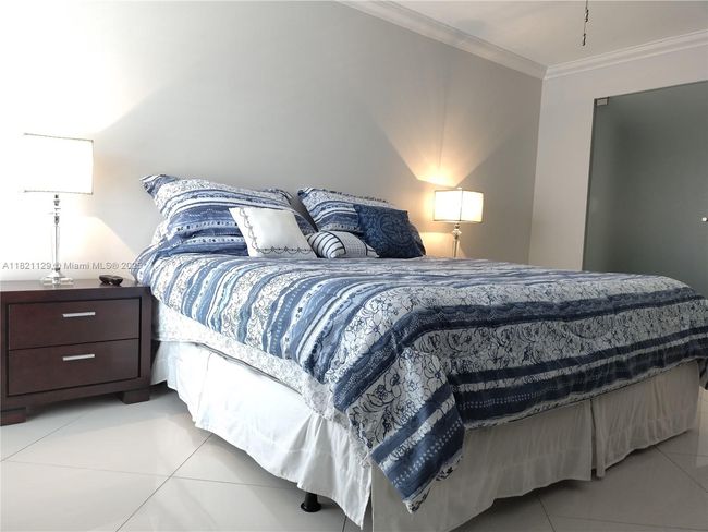 APT-706 - 575 Crandon Blvd, Condo with 2 bedrooms, 2 bathrooms and null parking in Key Biscayne FL | Image 15