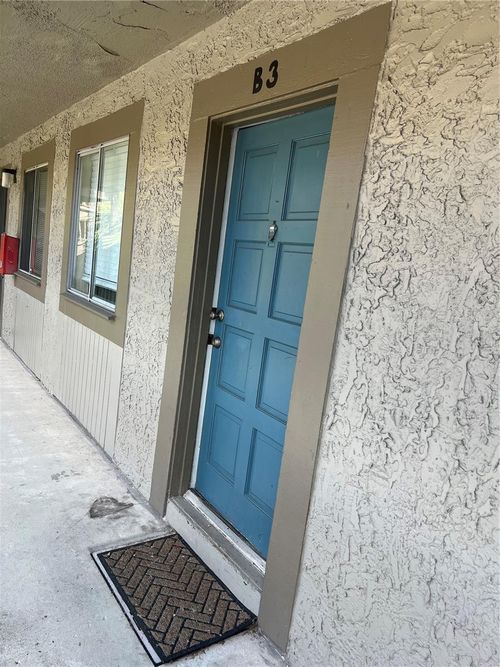 12b3-6312 Newtown Cir, Tampa, FL, 33615-3644 | Card Image