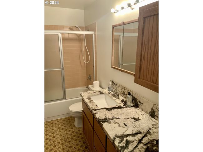 Bathroom-Main | Image 14