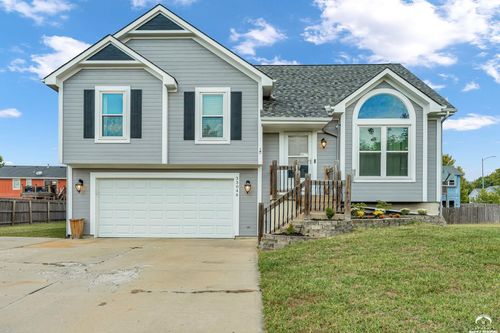 33046 W 88th Ter, De Soto, KS, 66018-7961 | Card Image