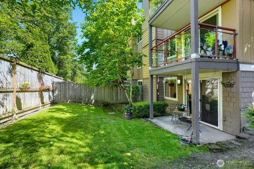a101-8240 126th Ave Ne, Kirkland, WA, 98033-8072 | Card Image