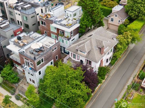 702 11th Ave E, Seattle, WA, 98102-4620 | Card Image