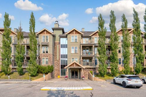 320 - 205 Sunset Dr, Condo with 2 bedrooms, 2 bathrooms and 2 parking in Cochrane AB | Card Image