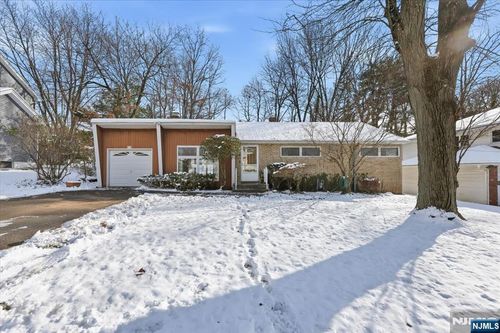 228 Zabriskie Pl, River Edge, NJ, 07661-1733 | Card Image