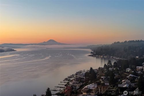 15517 Lake Shore Boulevard Ne, Lake Forest Park, WA, 98155 | Card Image