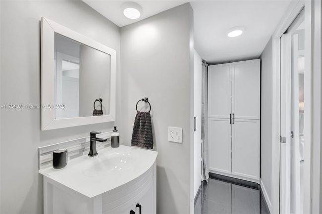APT-305 - 3091 N Course Dr, Condo with 2 bedrooms, 2 bathrooms and null parking in Pompano Beach FL | Image 17