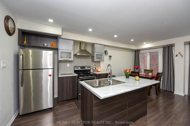 490 Queen Mary Dr, House attached with 3 bedrooms, 3 bathrooms and 1 parking in Brampton ON | Image 7