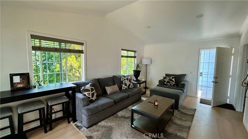 18-7025 Glade Ave, Canoga Park, CA, 91303-1818 | Card Image