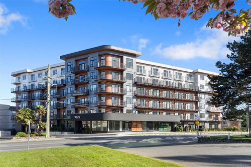 103-1075 Tillicum Rd, Esquimalt, BC, V9A2A4 | Card Image