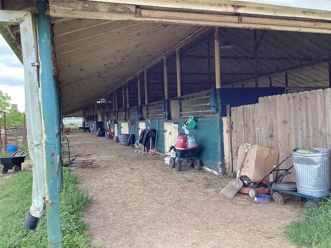 stalls | Image 14