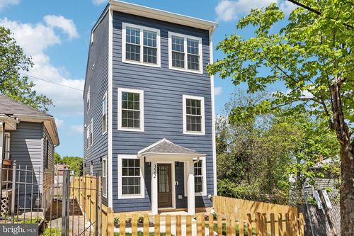 322 56th St Ne, WASHINGTON, DC, 20019-6747 | Card Image