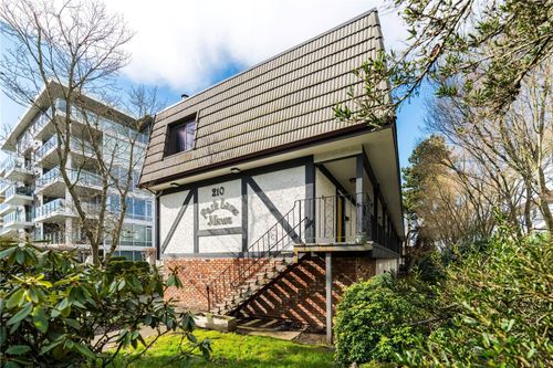 4-210 Douglas St, Victoria, BC, V8V2P2 | Card Image