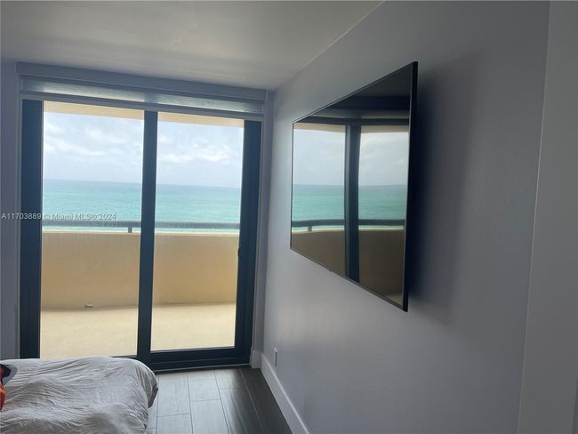 APT-1409 - 2555 Collins Ave, Condo with 2 bedrooms, 2 bathrooms and null parking in Miami Beach FL | Image 20