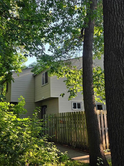 1527 Aspen Dr, Eagan, MN, 55122-1331 | Card Image