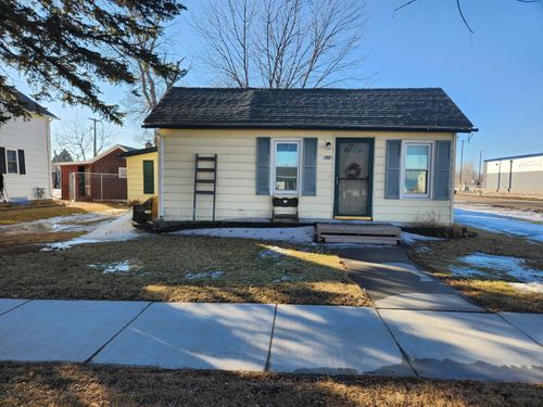 202 Langer Ave S, Casselton, ND, 58012-3612 | Card Image