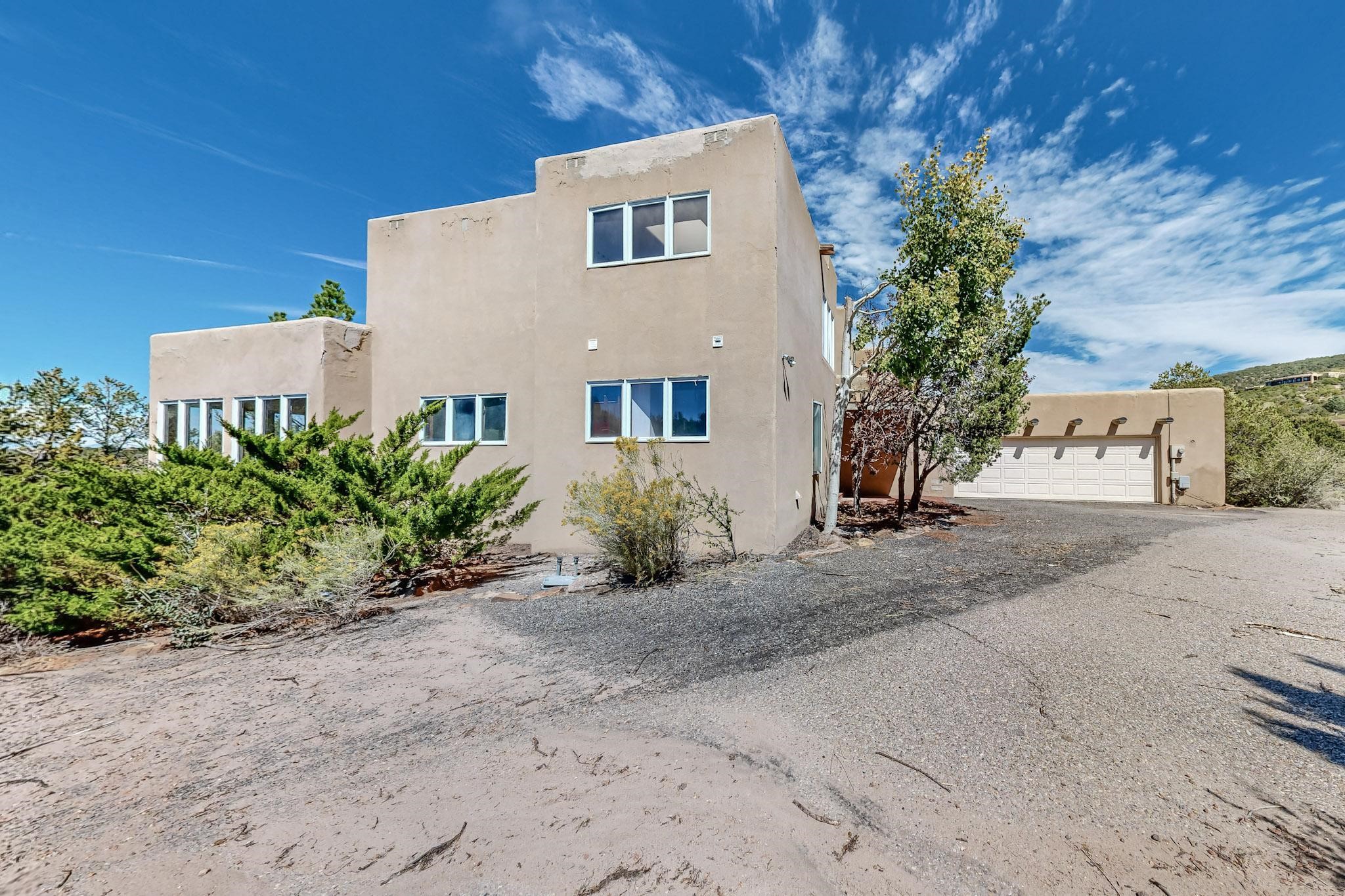 Este Ln, Santa Fe, NM 87501