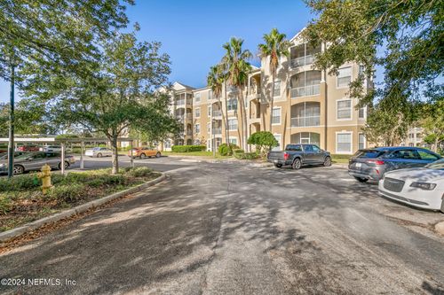 8406-7801 Point Meadows Dr, JACKSONVILLE, FL, 32256-9133 | Card Image