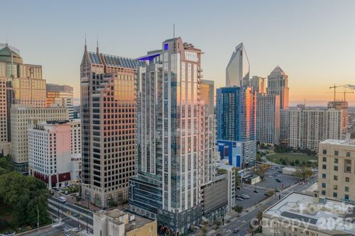 333 W Trade St, Charlotte, NC, 28202-1944 | Card Image