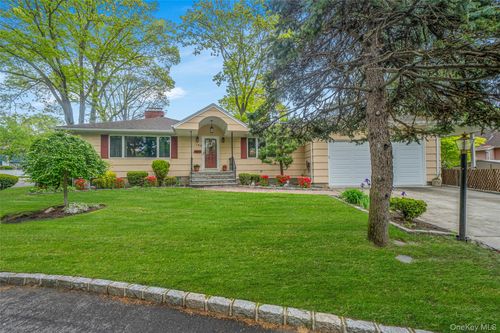 190 Lake Dr, Copiague, NY, 11726-3520 | Card Image