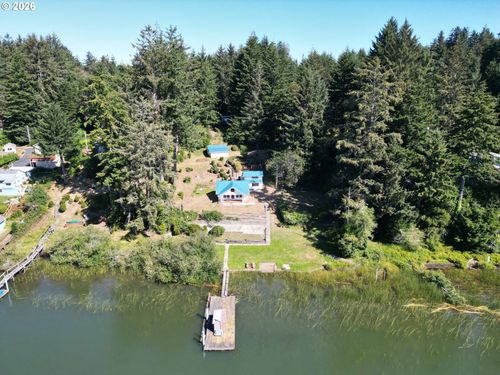83187 Clear Lake Rd, Florence, OR, 97439-8303 | Card Image
